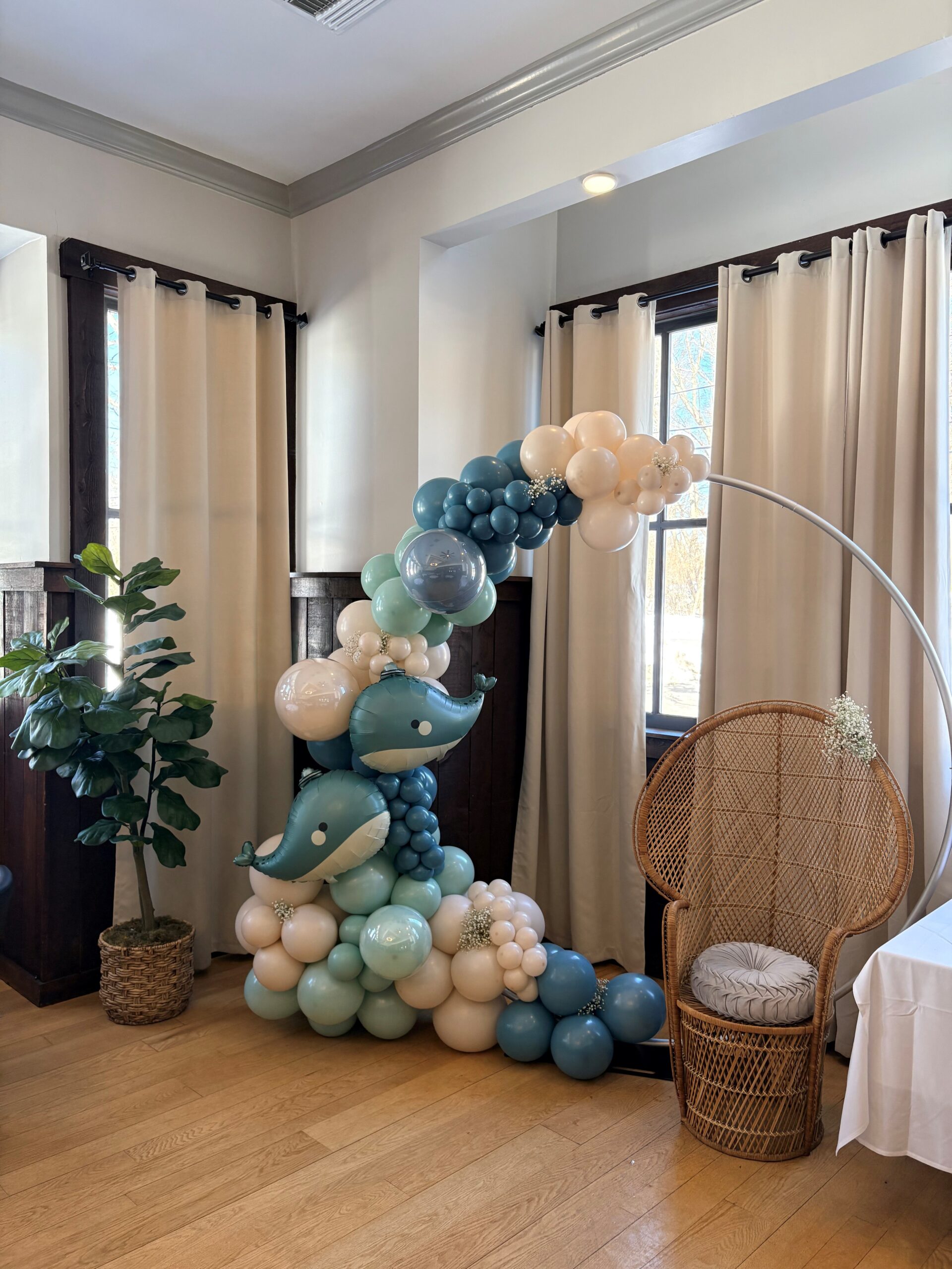 Under the sea themed balloon decor by Caliella