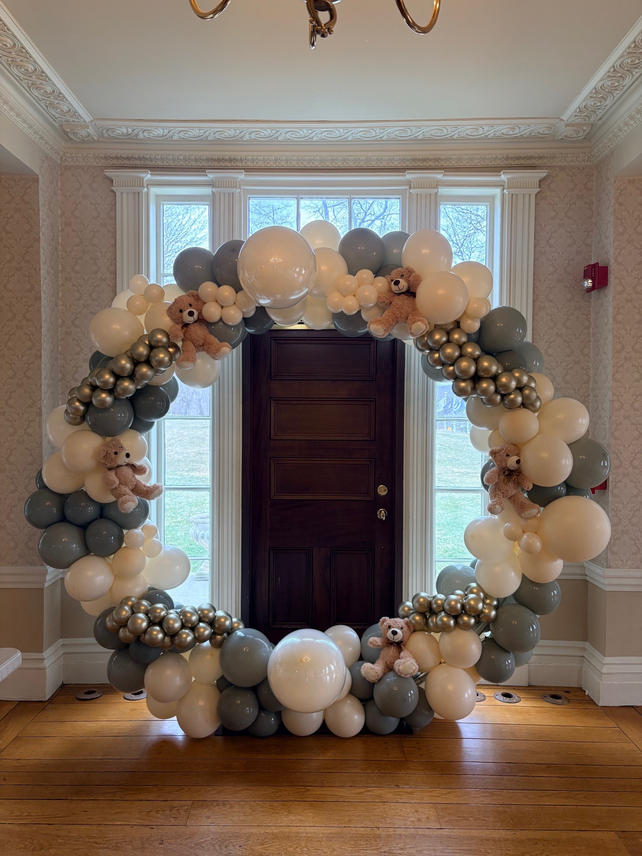 Custom bear-themed balloon circle arch by Caliella Rhode Island