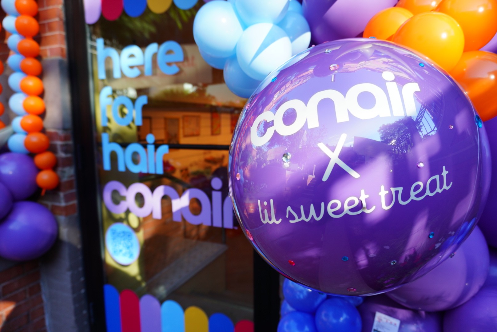 Conair Lil Sweet Treat brand activation with custom balloon décor by Caliella
