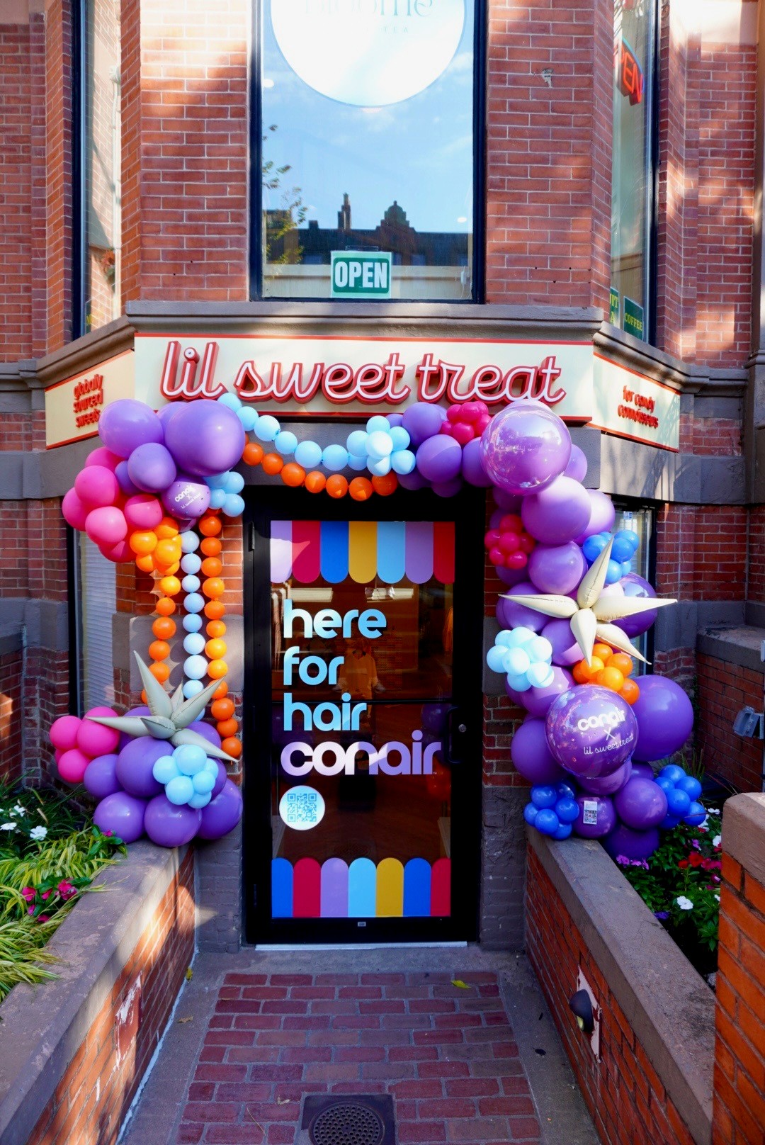 Lil Sweet Treat custom branded balloon installation by Caliella
